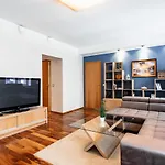 Airhome - Golden Fish Apartment *