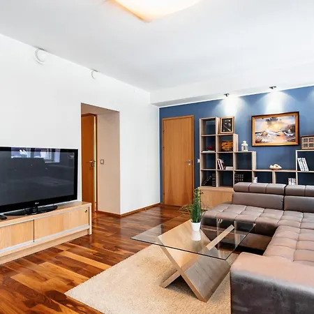 Airhome - Golden Fish شقة *